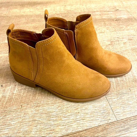 BRAND NEW Time and Tru Women’s Core Ankle Boots!!Size 6 1/2 - Picture 2 of 4